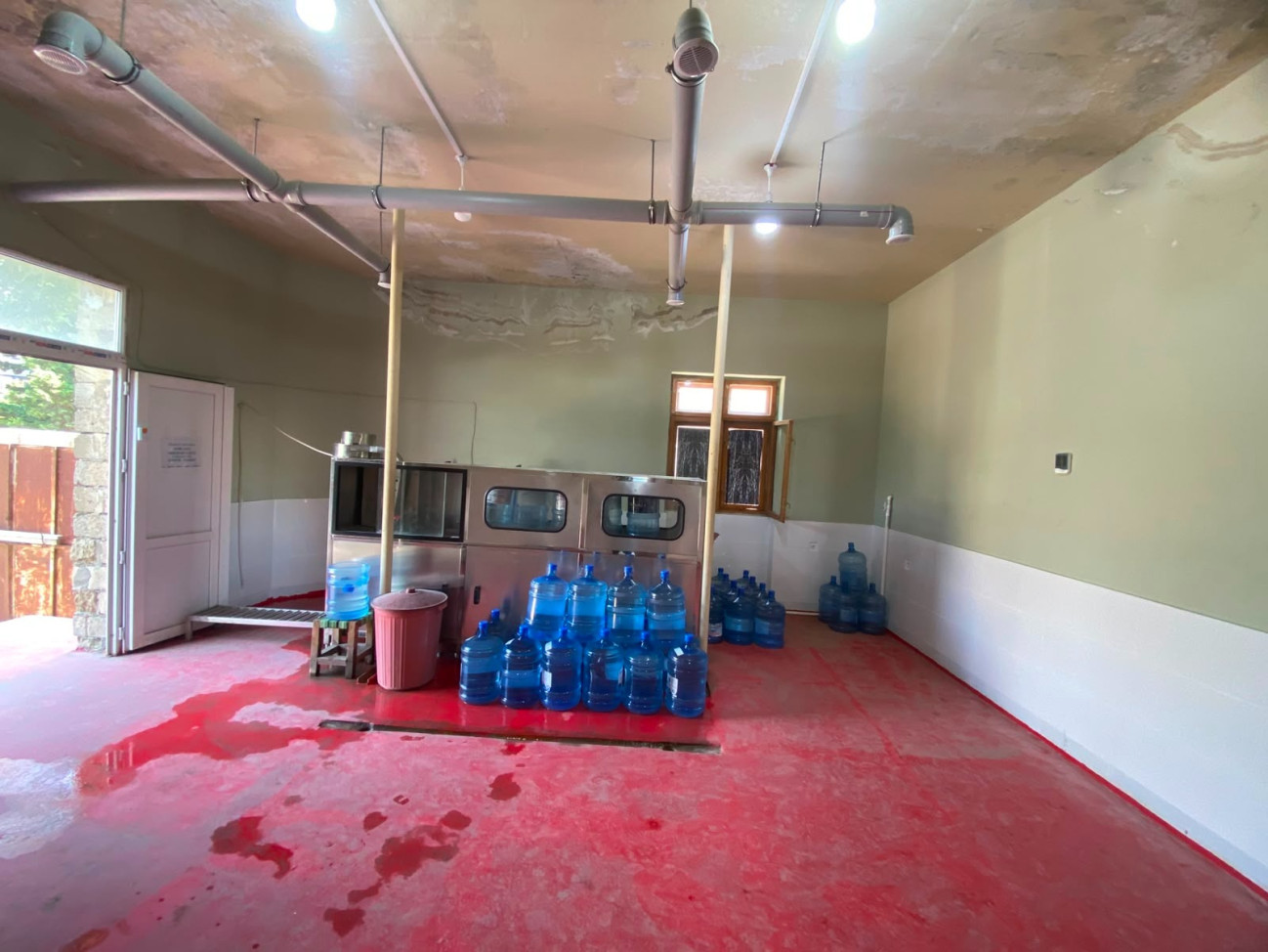 В Баку ограничили работу предприятия по производству воды из-за нарушейний