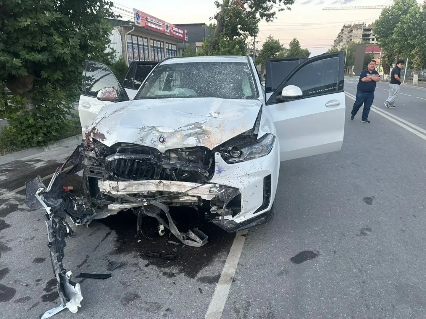 В Манасе водитель BMW X5 насмерть сбил человека и скрылся с места ДТП