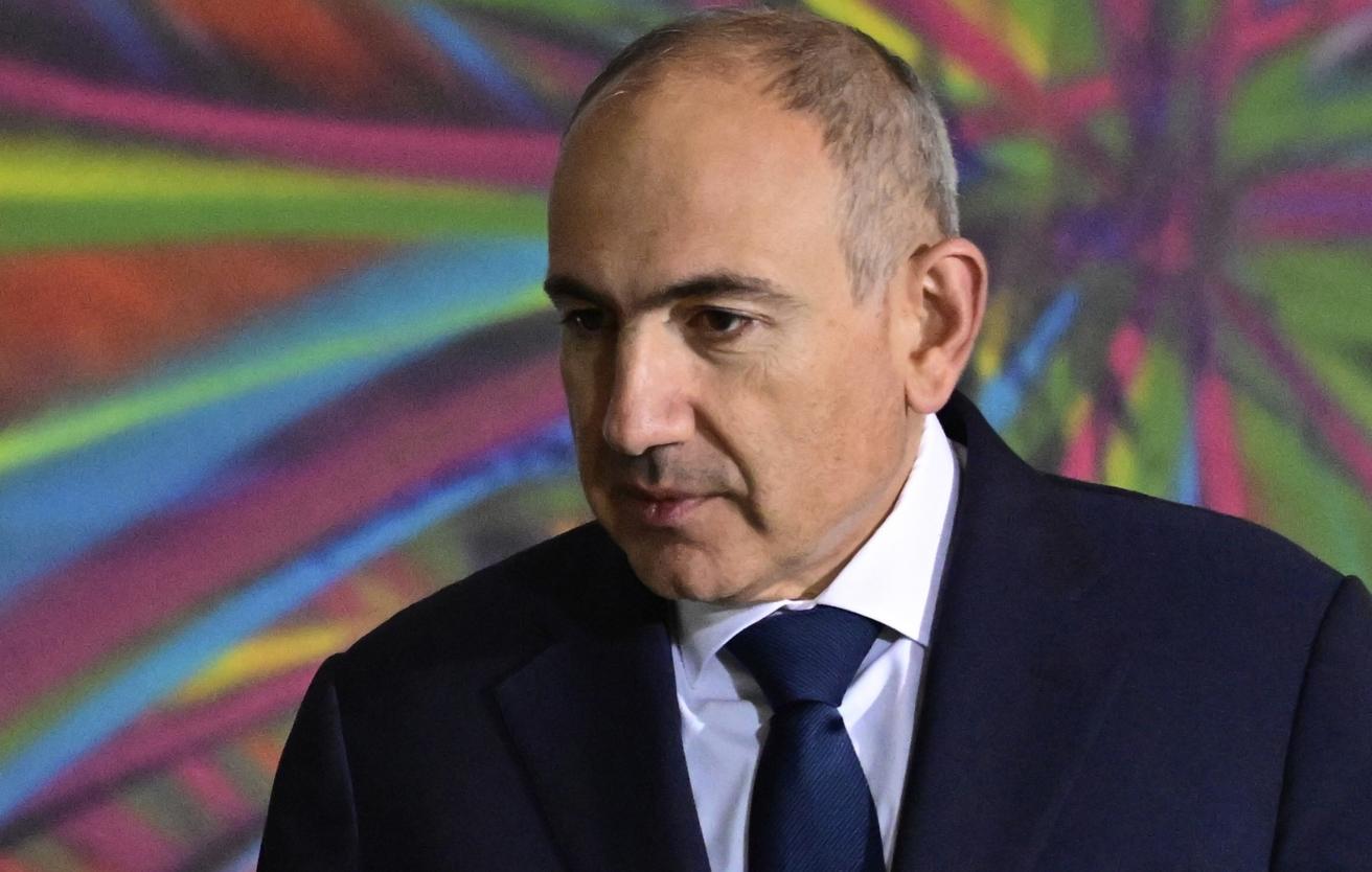 Пашинян призвал армян забыть о Карабахе