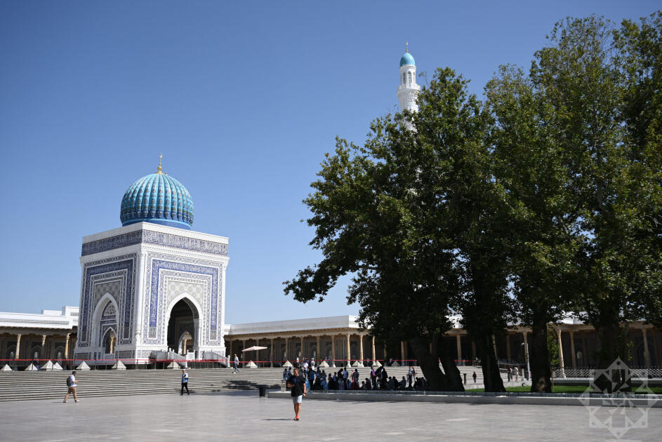 Азербайджанские журналисты посетили туристический комплекс Имама аль-Бухари близ Самарканда (ФОТО)