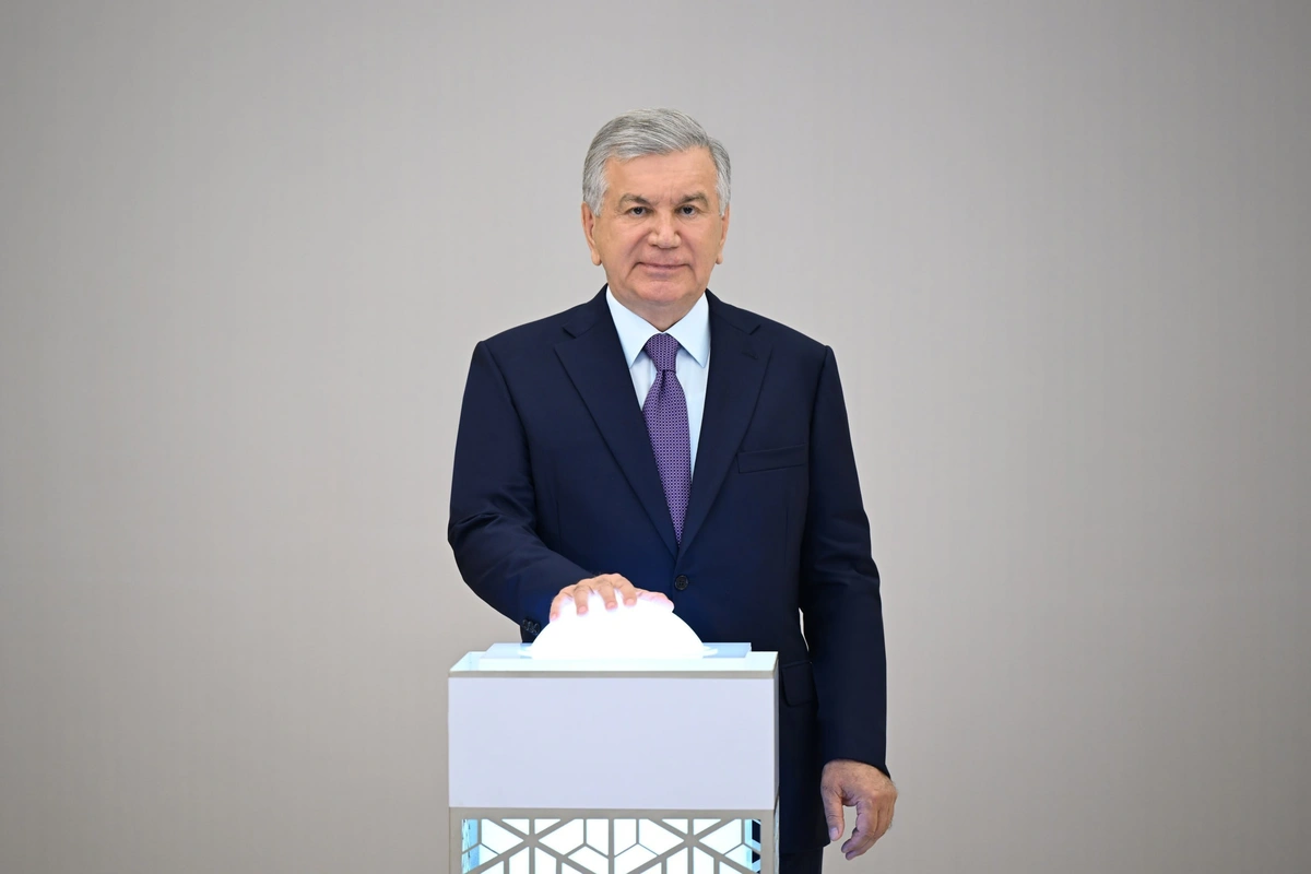 Мирзиёев запустил 12 проектов на $176 млн и дал старт еще 15 на $7,4 млрд в Хорезме