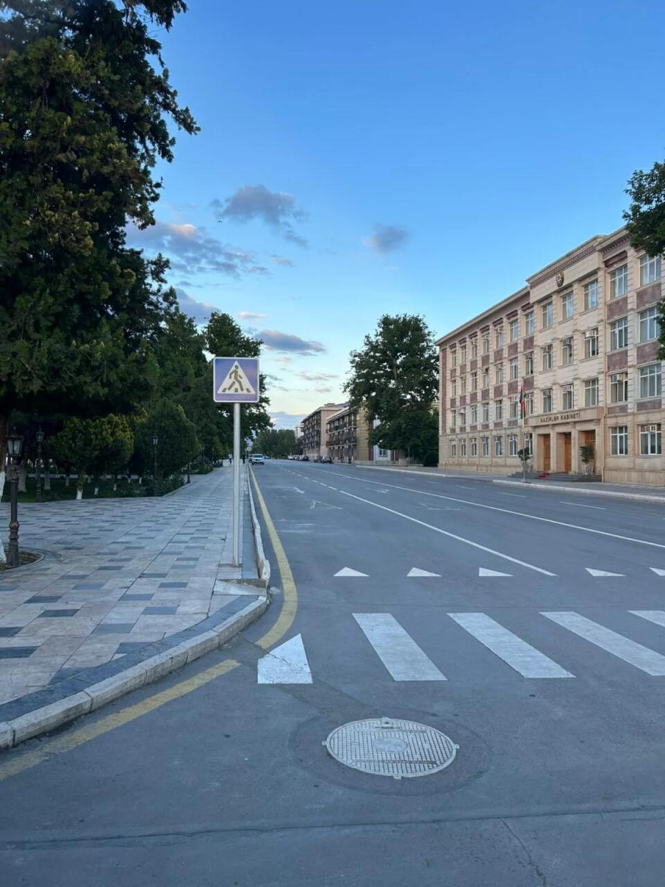 Naxçıvanda yol nişanları yenilənir
