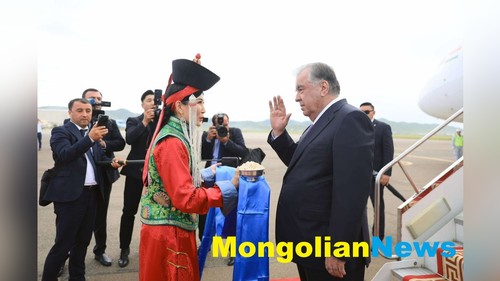 Президент Таджикистана прибыл с государственным визитом в Улаанбаатар