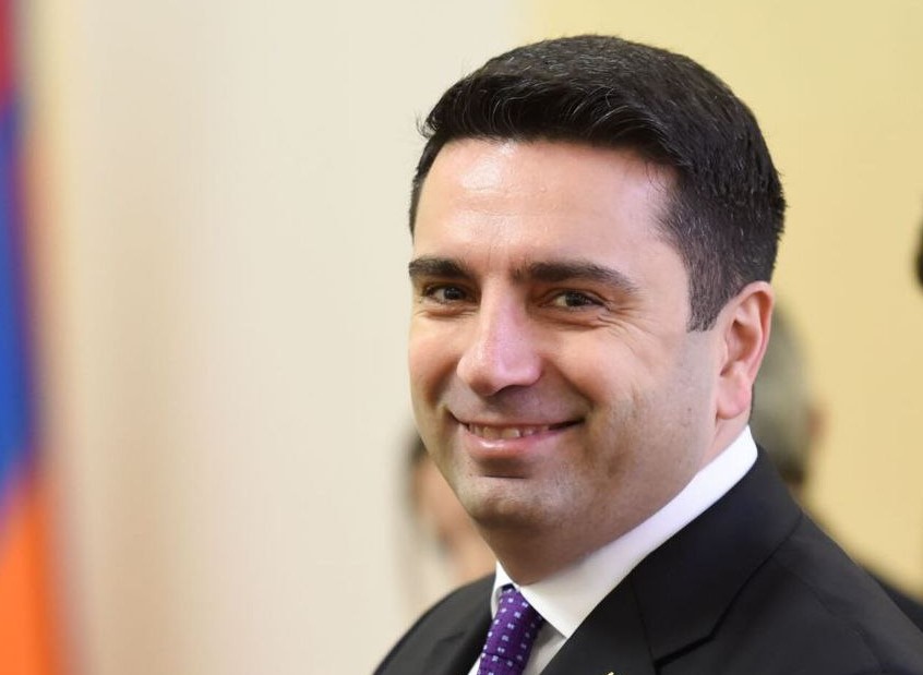 Симонян: надо выходить из этой «планеты армян»