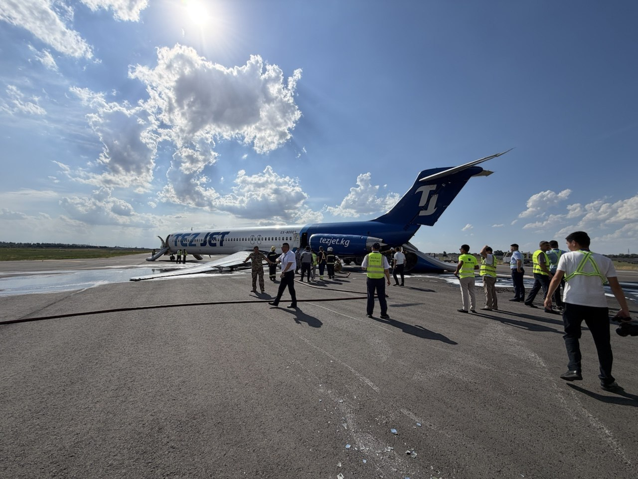 «Было страшно»: пассажир Tez Jet рассказал о произошедшем на борту после аварии