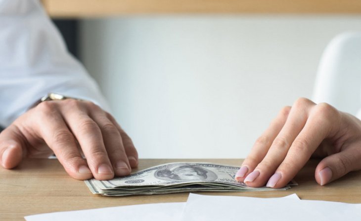 В Узбекистане врачей поймали на оформлении инвалидности за деньги