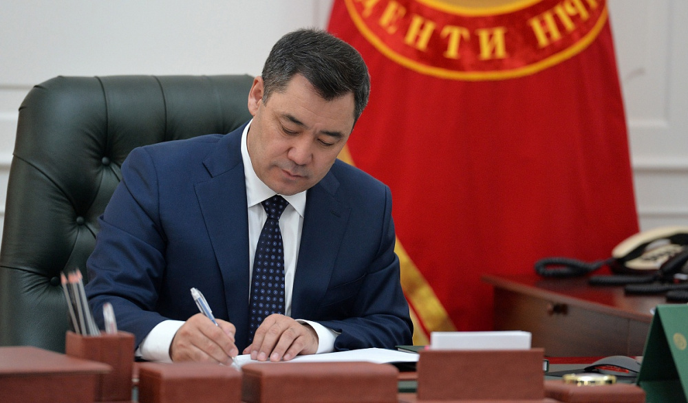 Садыр Жапаров утвердил перевод документооборота Жогорку Кенеша в электронный формат