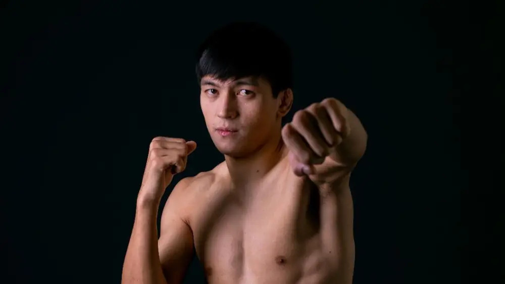 Экс-боец UFC из Казахстана подписал контракт с новой лигой