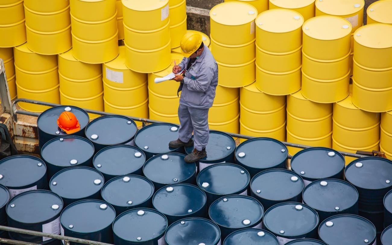 На мировых рынках цена нефти марки «Brent» опустилась ниже 98 долларов