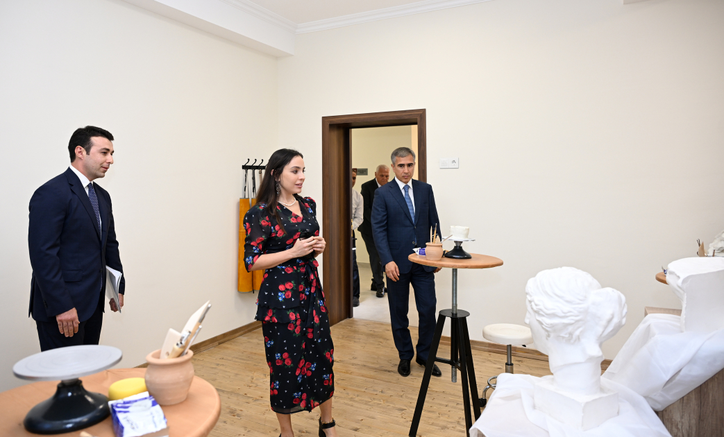 Вице-президент Фонда Гейдара Алиева Лейла Алиева побывала в Шекинской городской Школе искусств (ФОТО)