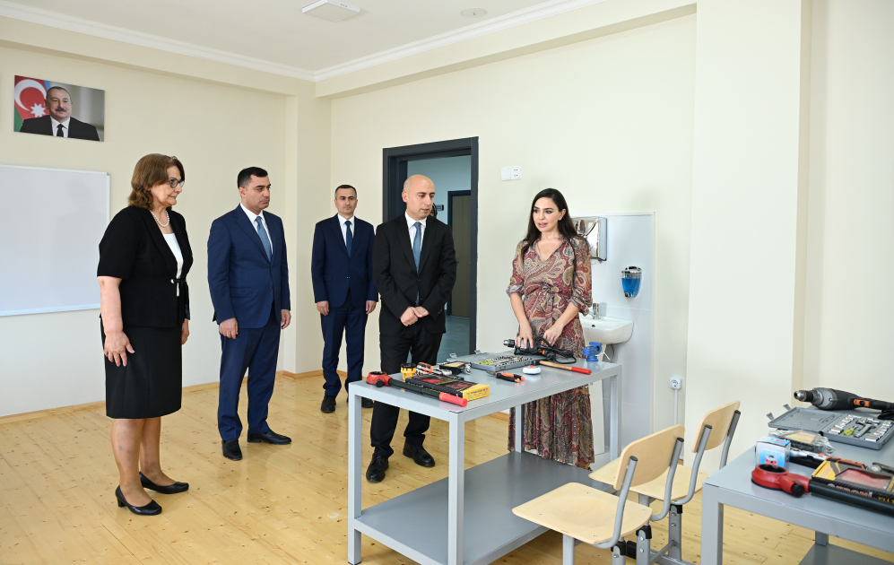 Вице-президент Фонда Гейдара Алиева Лейла Алиева приняла участие в открытии здания школы в Евлахе (ФОТО)