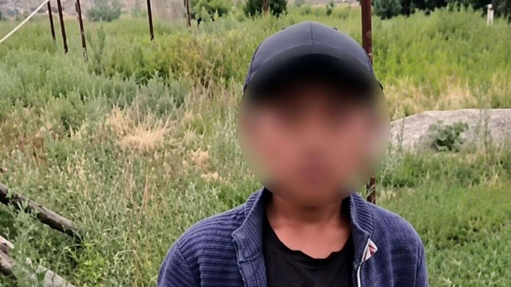 В Чуйской области подросток сбежал от родни, которая над ним издевалась. Видео