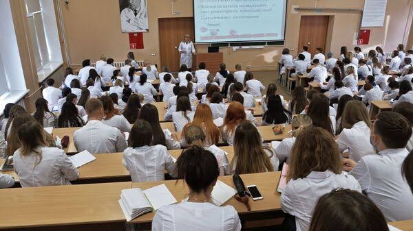 Госаккредитация: в КР начали перевод студентов медвузов и колледжей