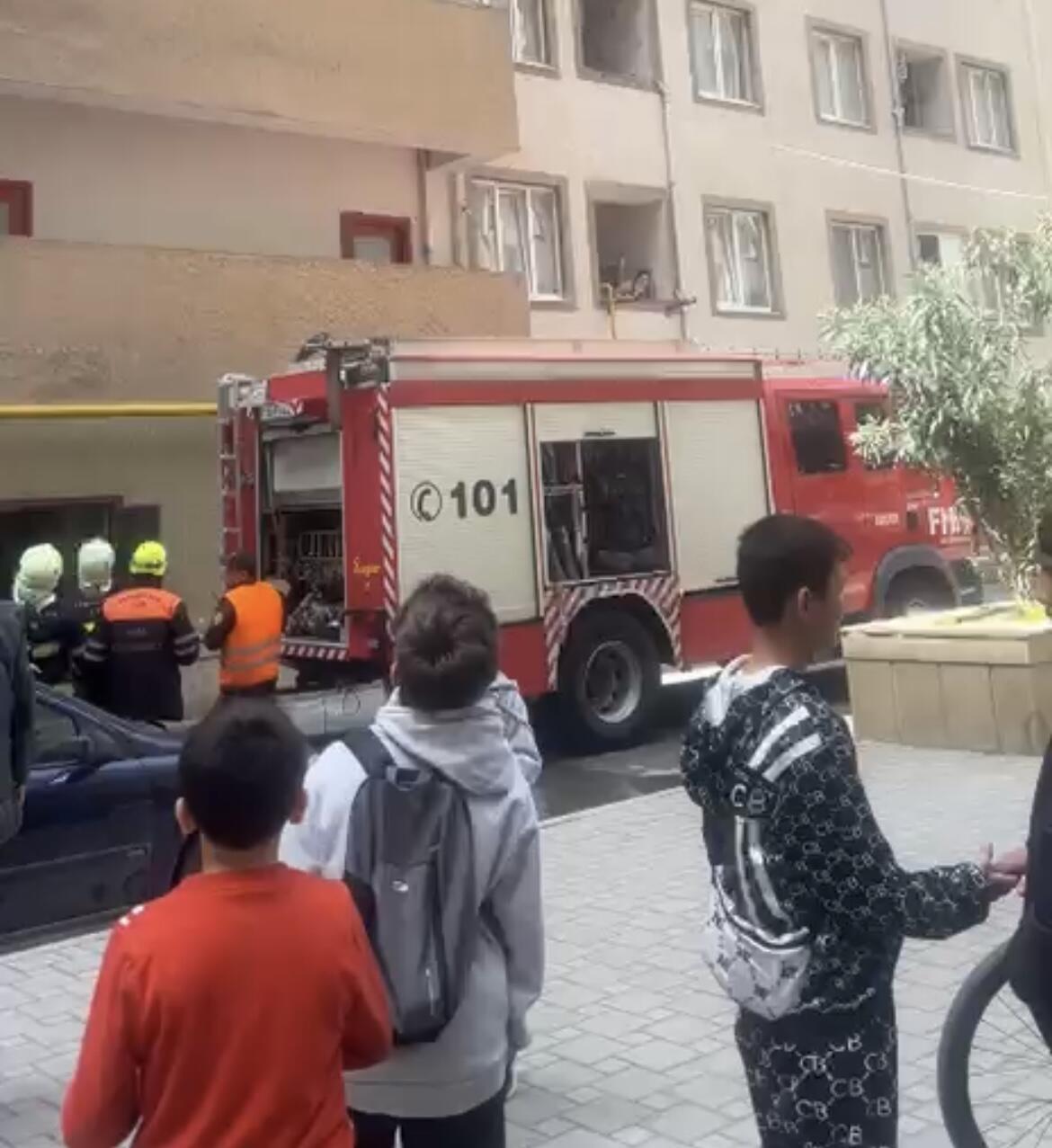 В Хырдалане произошел пожар в жилом доме