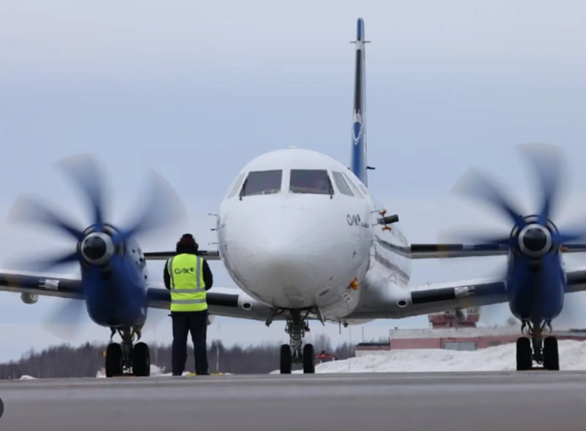 Экипаж совершившего аварийную посадку самолета доставят в Тобольск - ОБНОВЛЕНО
