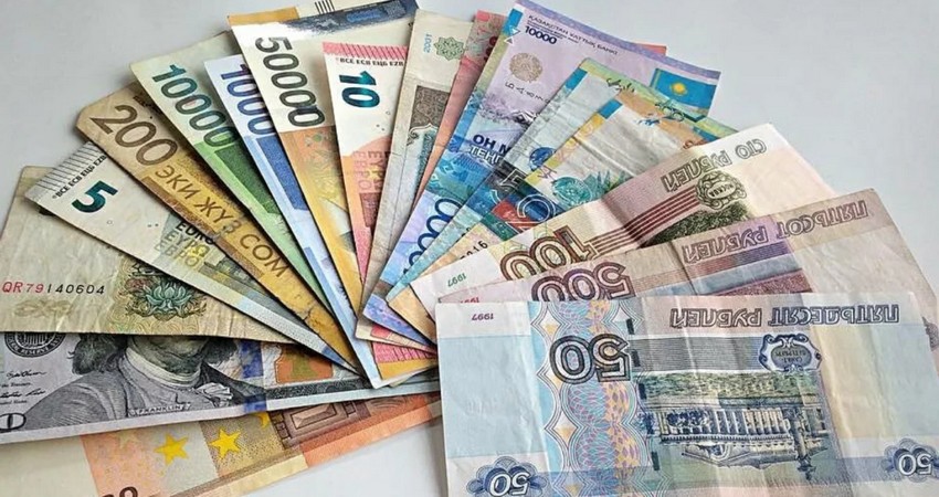Рубль упал до самой низкой отметки в этом году: курс валют на 19 августа