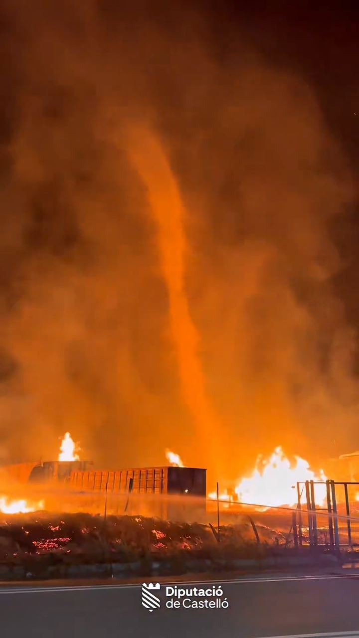İspaniyada yanğın zamanı odlu tornado yaranıb