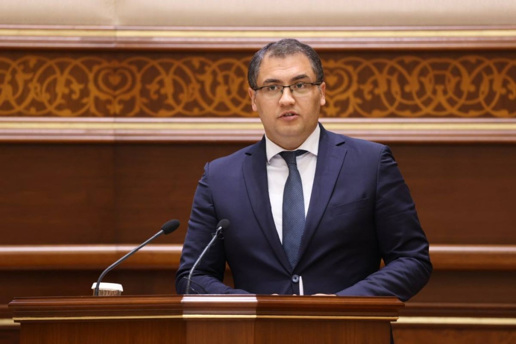 Русланбек Давлетов покинул пост советника президента