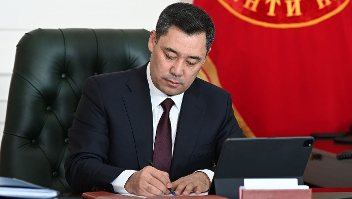 Жапаров подписал закон о выплате пособий детям, рожденным с 1 августа 2023 года