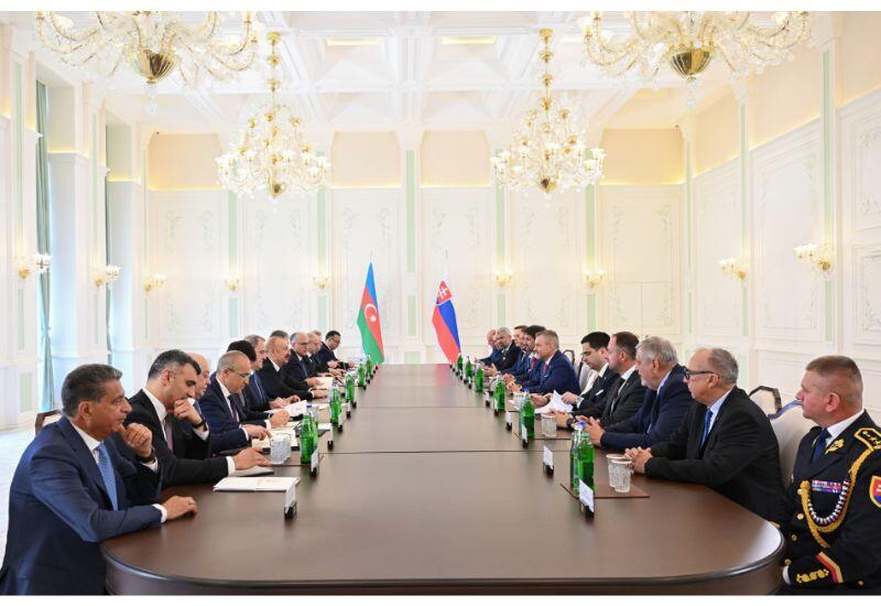 Prezident İlham Əliyevin Şuşada Slovakiya Prezidenti ilə geniş tərkibdə görüşü olub
