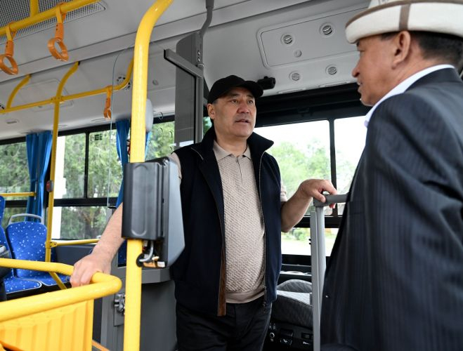 В Каракол купили новую автотехнику, но Садыр Жапаров неприятно удивился