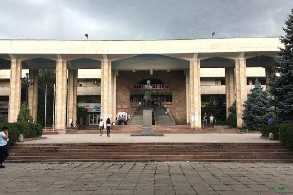 КРСУ впервые объединит всех выпускников на одном выпускном в «Жаштык Арене»