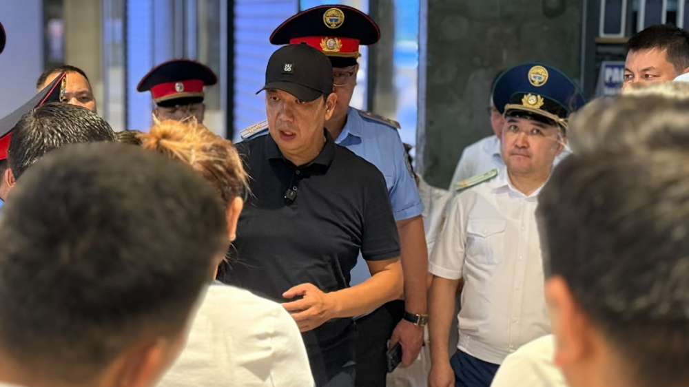Мэр Бишкека поручил опечатать торговый комплекс "Олд Бишкек"