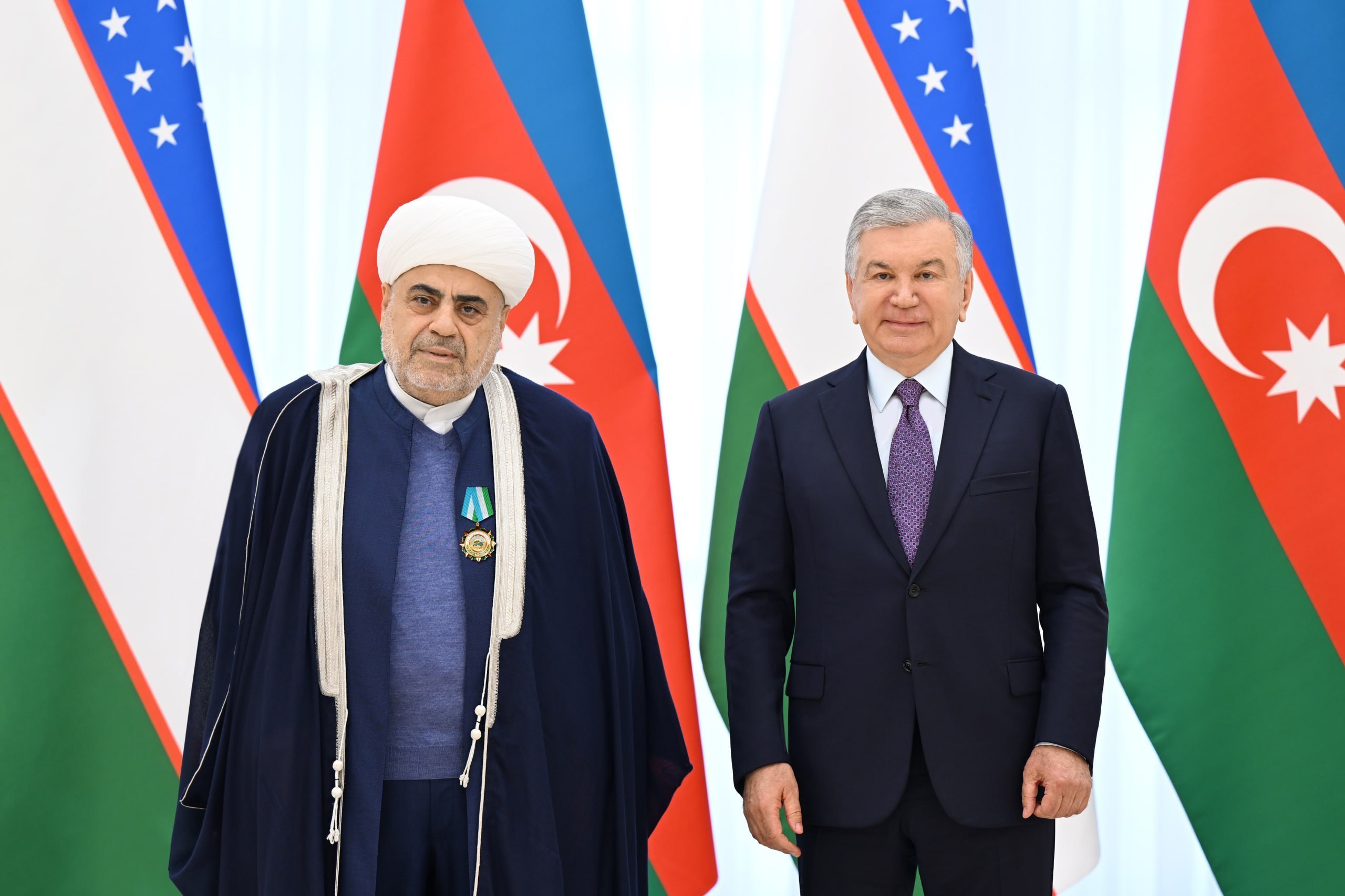 Президент наградил шейх-уль-ислама Пашазаде орденом «Эл-юрт хурмати»
