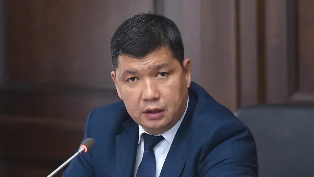 Мэр Бишкека объяснил, почему горячую воду в столице отключили рано