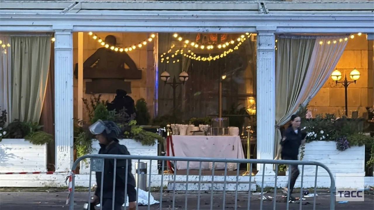 В Москве у ресторана курьер взорвала бомбу: есть погибшие и раненые