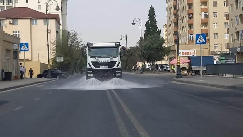 Bakı şəhəri yenə yuyuldu