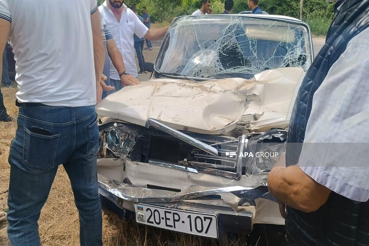 Tovuzda minik avtomobili yük maşınına çırpılıb, sürücü və azyaşlı xəsarət alıb