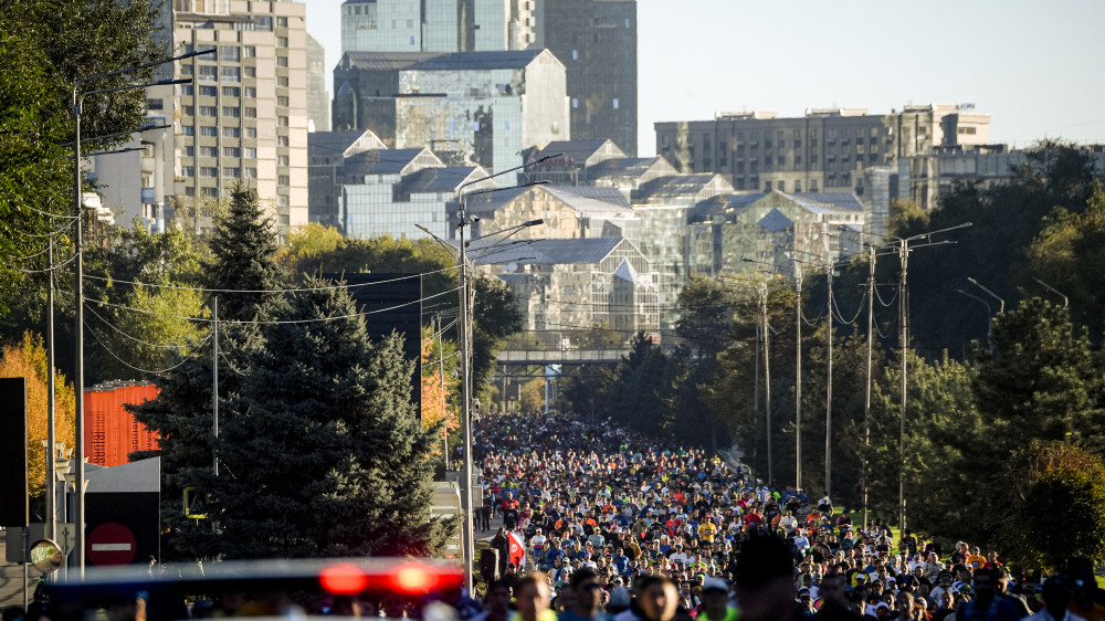 Новые маршруты и 16 тысяч участников: юбилейный Almaty Marathon пройдет в Алматы