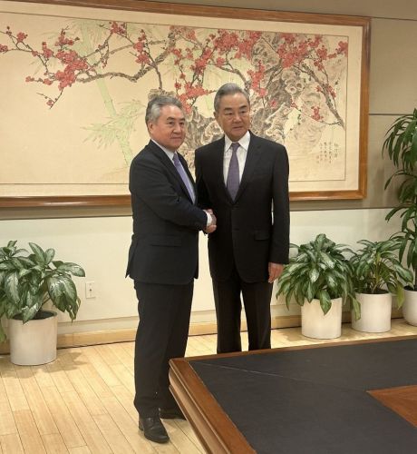 Kulubaev meets with Chinese Foreign Minister to discuss Xi Jinping's visit