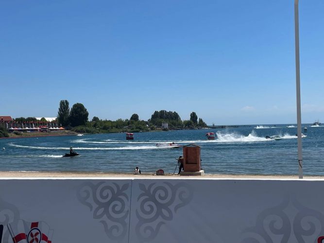 Spectacular show held for F1H2O spectators