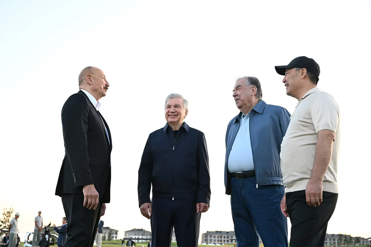 Лидеры ЦА и Азербайджана открыли гольф-клуб в Кыргызстане