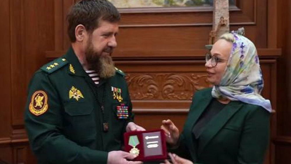 Гвозди бы делать из этих людей? Рамзан Кадыров получил необычный орден