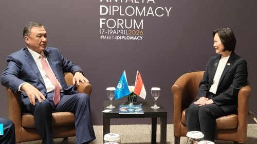 Түрк улсуудын байгууллагын Ерөнхий нарийн бичгийн дарга Омуралиев Антальягийн форум дээр Сингапурын Гадаад хэргийн сайдтай хэлэлцээ хийлээ