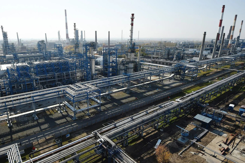 Russian refinery slump triggers fuel tightness and export bans in Kyrgyzstan