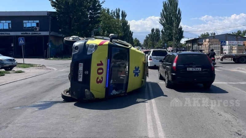 Ambulance overturns after colliding with car in Bishkek