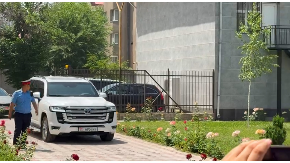 "Дело 75". Камчыбек Ташиев снова приехал в суд (видео)