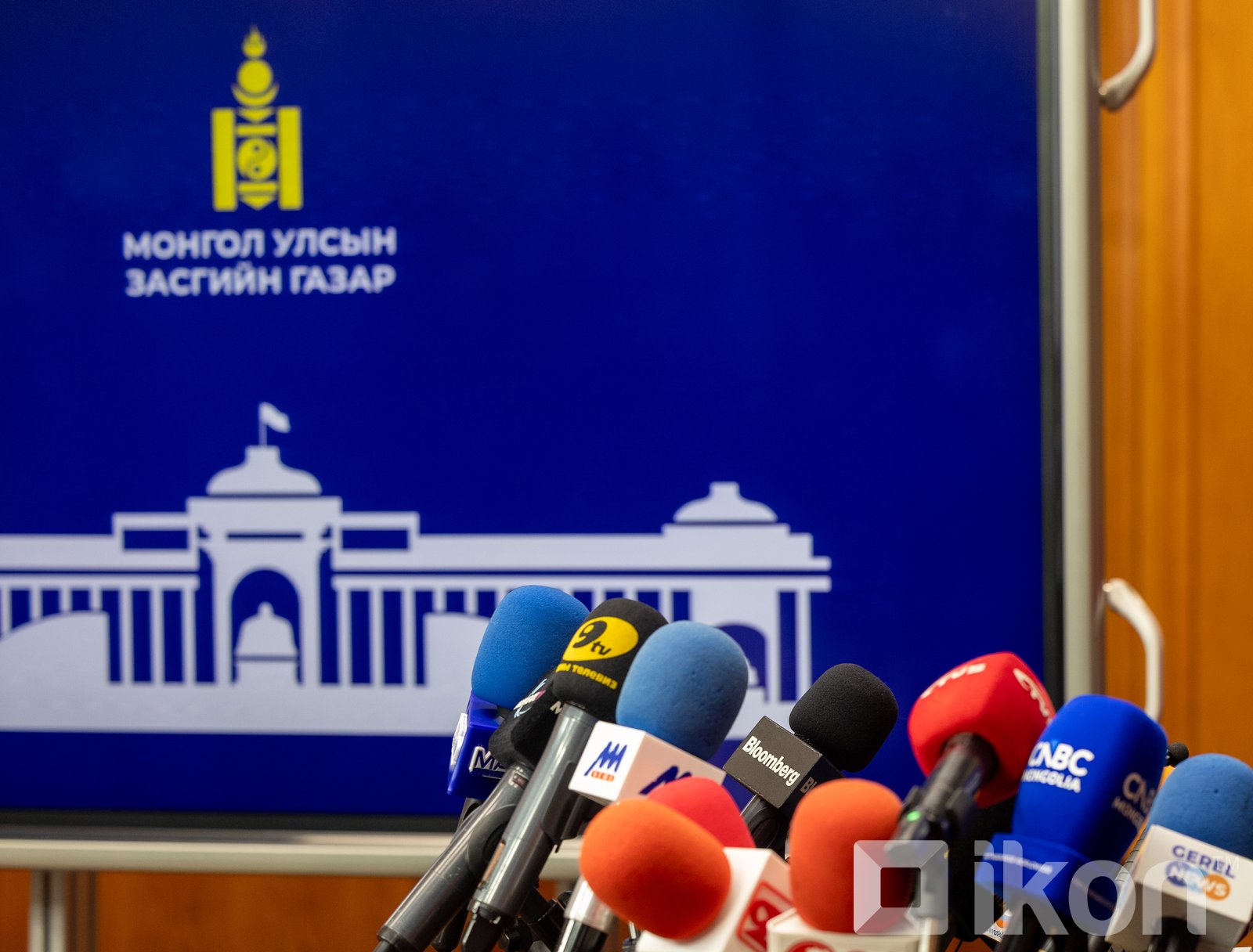 Засгийн газрын хуралдаанаас гаргасан шийдвэрийг танилцуулж байна