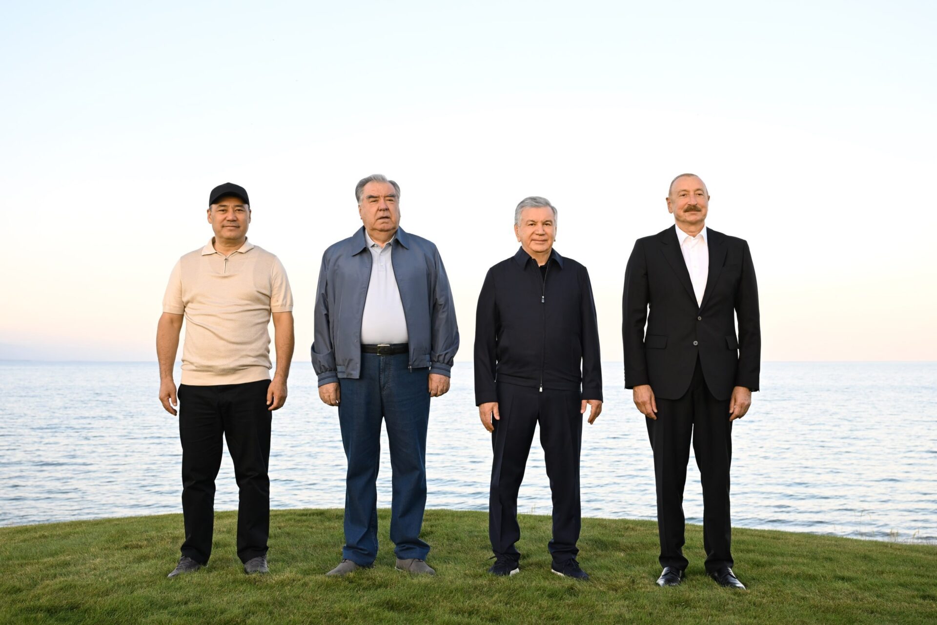 Лидеры ЦА и Азербайджана открыли гольф-клуб в Кыргызстане