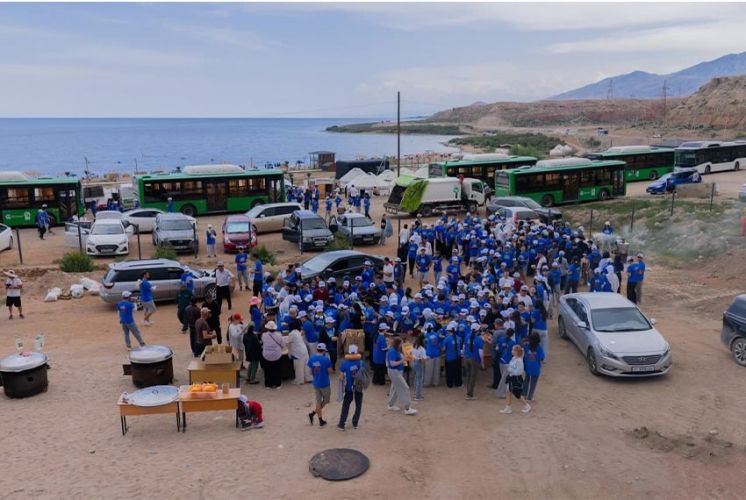 Large environmental cleanup: Volunteers clear 100 km of Issyk-Kul shoreline