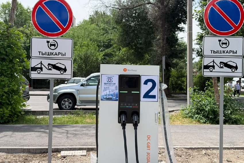 В четырех областях Кыргызстана заработали 30 мощных автомобильных электрозарядок