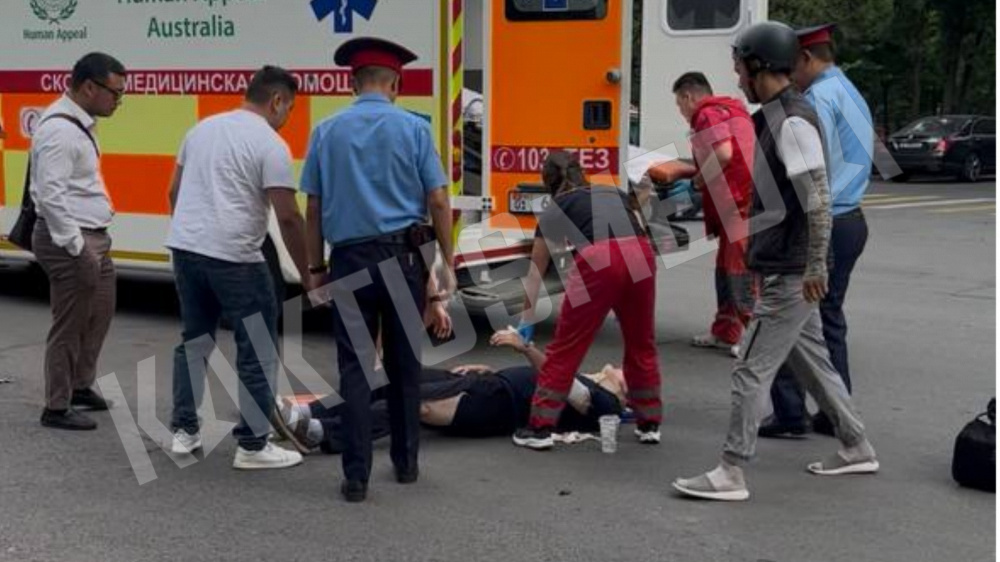 На перекрестке ул. Боконбаева и пр. Эркиндик сбили пешехода. Видео