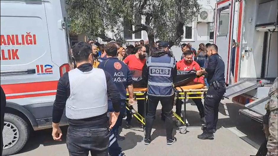 В Турции ученик устроил стрельбу в школе, погибли четыре человека