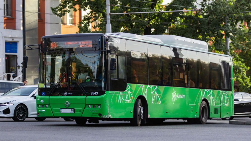 Алматинцы пожаловались на неработающие пандусы в автобусах