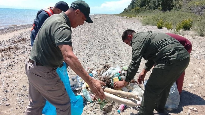 Ecotech supervision inspectors confiscate illegal fishing nets, clear waste along Issyk-Kul Lake coast