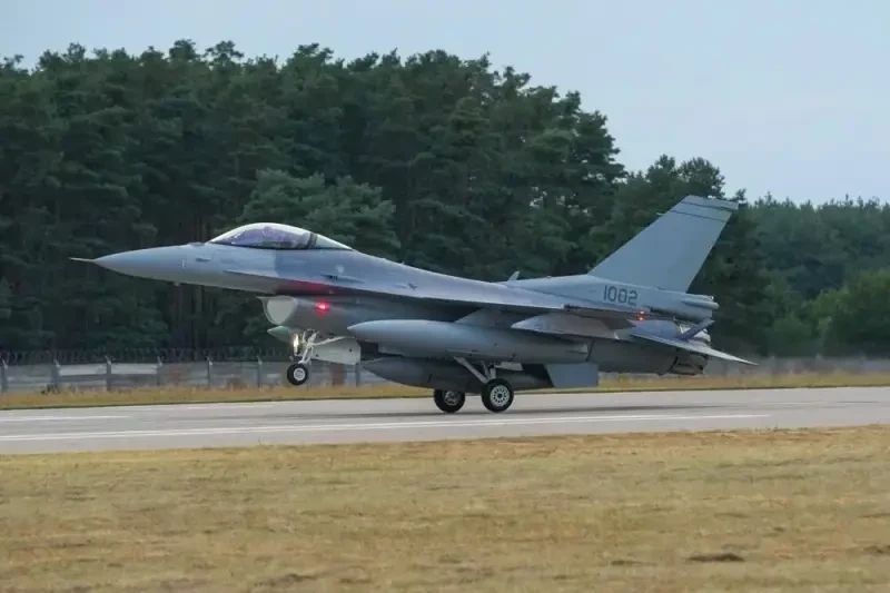 Словакия получила 14 американских истребителей F-16 Block 70